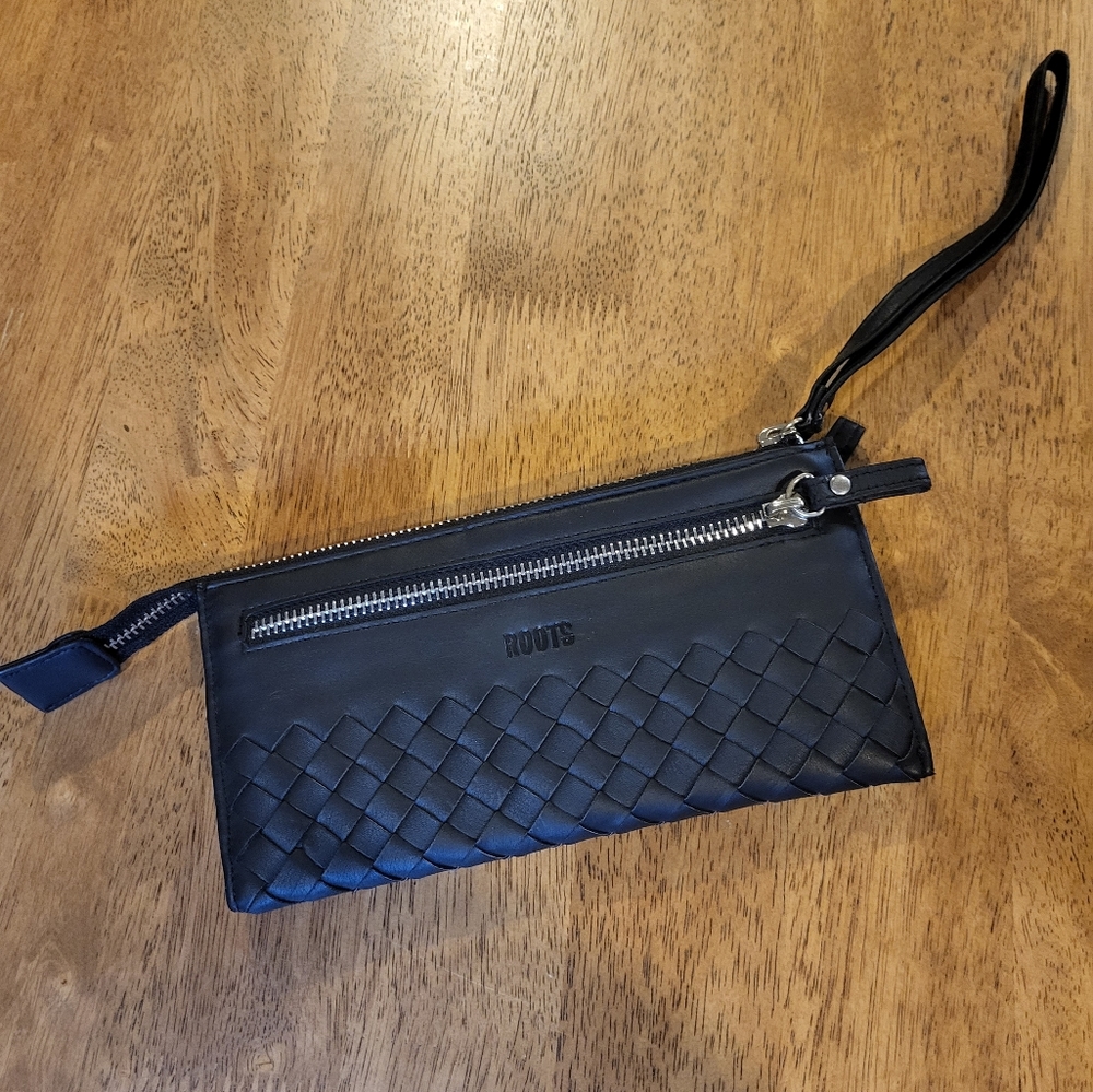 Roots Woven wallet / wristlet